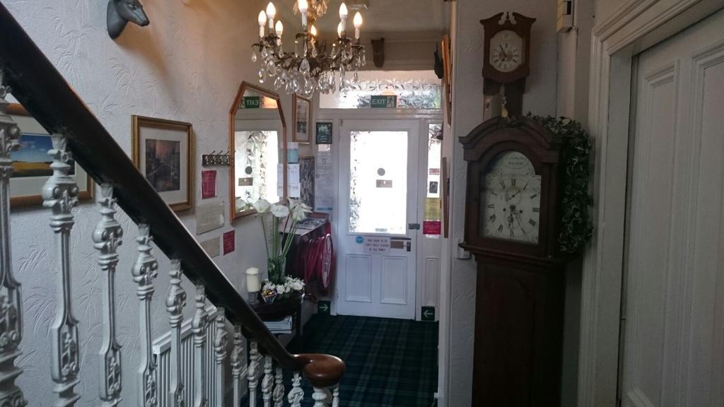 Crawfords Guest House Питерхед Экстерьер фото